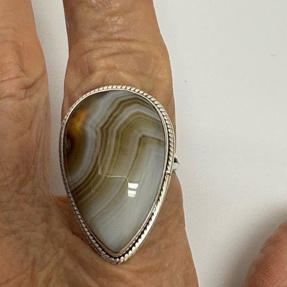 Elegant Botswana Agate Handcrafted Silver Teardrop Ring - Picture 6 of 6